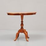 1042 3357 LAMP TABLE